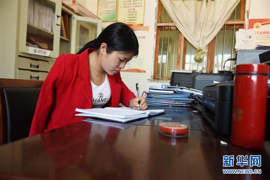 （新華全媒頭條&middot;圖文互動(dòng)）（9）刺梨花開(kāi)滿山紅&mdash;&mdash;記在貴州脫貧攻堅(jiān)一線奮斗的殘疾人