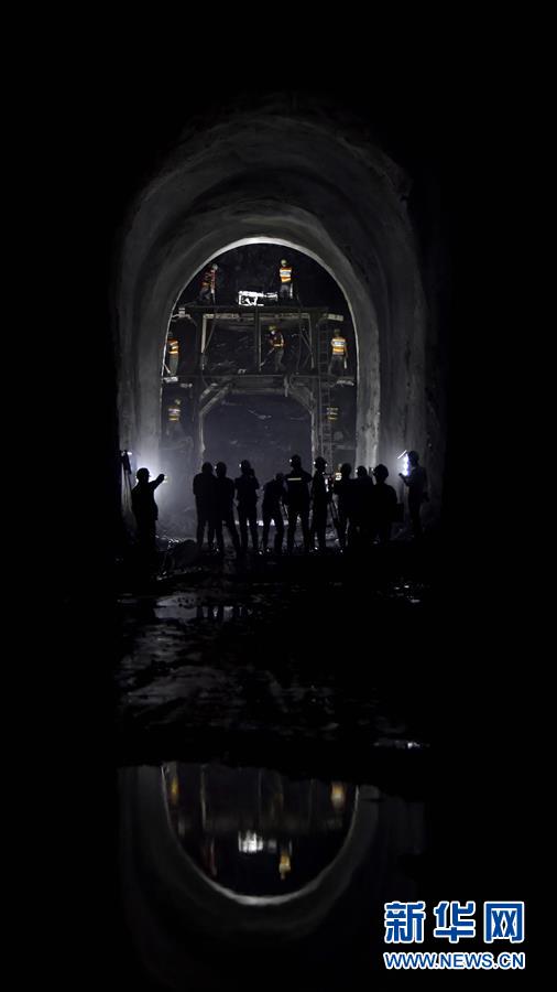 （在習(xí)近平新時(shí)代中國(guó)特色社會(huì)主義思想指引下&mdash;&mdash;新時(shí)代新作為新篇章&middot;習(xí)近平總書記關(guān)切事&middot;圖文互動(dòng)）（7）新機(jī)遇、新引擎&mdash;&mdash;重大工程重大項(xiàng)目建設(shè)新動(dòng)向觀察