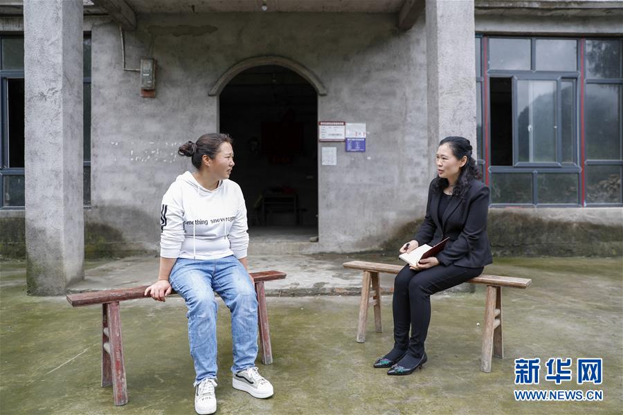 （兩會(huì)人物&middot;圖文互動(dòng)）（4）帶娃、賺錢兩不誤&mdash;&mdash;一位農(nóng)民工代表眼中的脫貧新工作