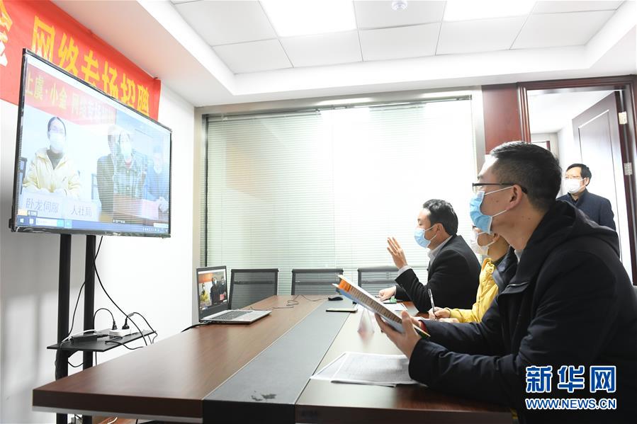 （新華全媒頭條&middot;圖文互動）（18）從人民中汲取磅礴力量&mdash;&mdash;習近平總書記同出席2020年全國兩會人大代表、政協(xié)委員共商國是紀實