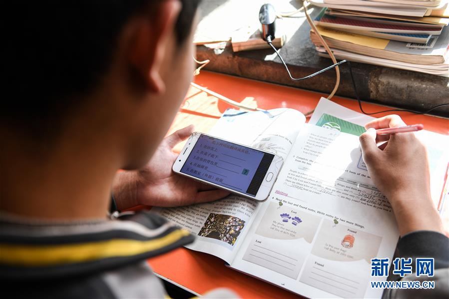 （新華全媒頭條&middot;圖文互動）（21）從人民中汲取磅礴力量&mdash;&mdash;習近平總書記同出席2020年全國兩會人大代表、政協(xié)委員共商國是紀實