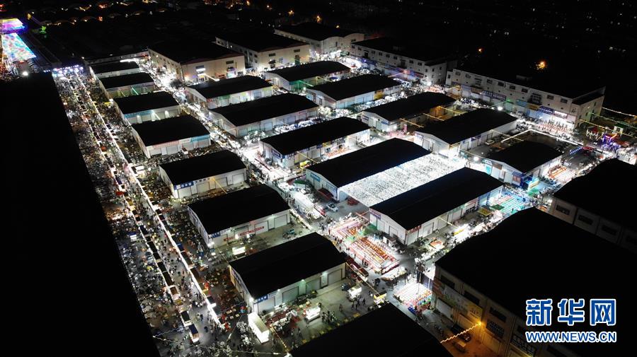 （圖文互動）（3）濟南最大地攤環(huán)聯(lián)夜市成&ldquo;網(wǎng)紅打卡地&rdquo;