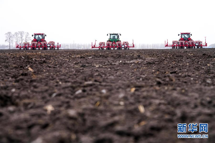 （在習(xí)近平新時(shí)代中國特色社會(huì)主義思想指引下&mdash;&mdash;新時(shí)代新作為新篇章&middot;習(xí)近平總書記關(guān)切事&middot;圖文互動(dòng)）（2）讓農(nóng)民挑上&ldquo;金扁擔(dān)&rdquo;&mdash;&mdash;農(nóng)業(yè)現(xiàn)代化的生動(dòng)實(shí)踐掃描