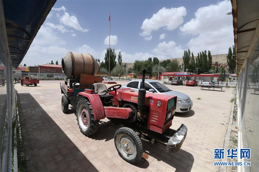 （決戰(zhàn)決勝脫貧攻堅(jiān)&middot;聚焦三區(qū)三州&middot;圖文互動(dòng)）（4）昆侖山村建起停車場