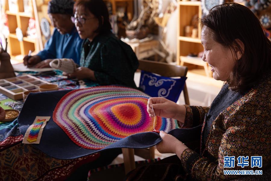 （在習(xí)近平新時(shí)代中國特色社會(huì)主義思想指引下&mdash;&mdash;新時(shí)代新作為新篇章&middot;習(xí)近平總書記關(guān)切事&middot;圖文互動(dòng)）（1）讓每一個(gè)角落都感受到幸福的溫情&mdash;&mdash;人口較少民族在脫貧攻堅(jiān)大潮中的奮進(jìn)故事