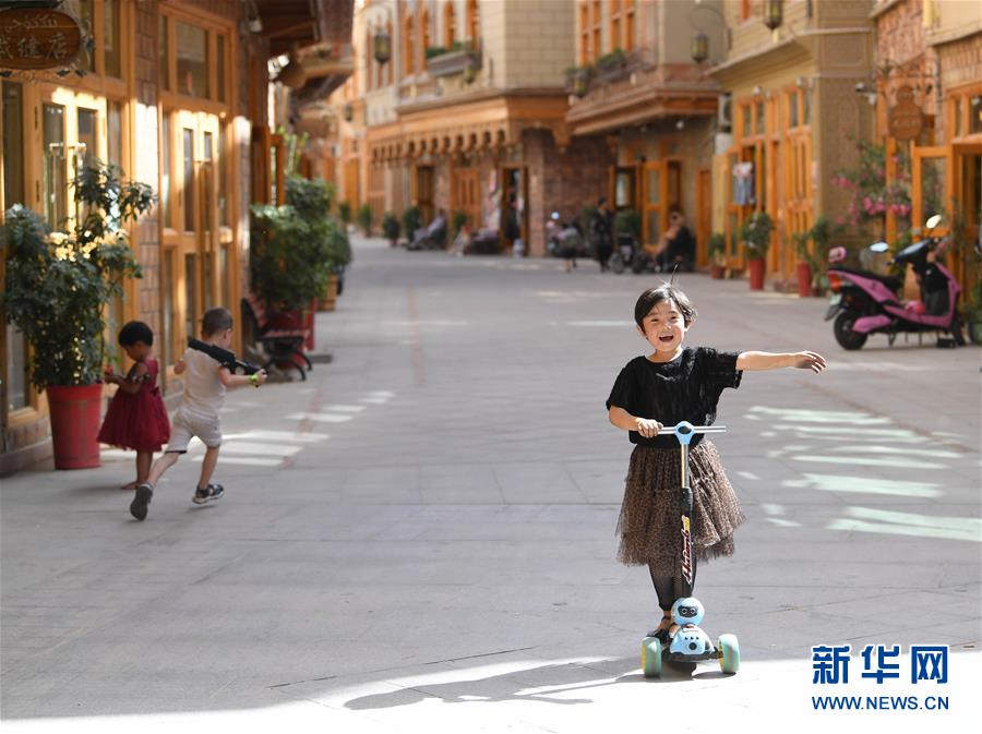 （決戰(zhàn)決勝脫貧攻堅(jiān)&middot;聚焦&ldquo;三區(qū)三州&rdquo;&middot;圖文互動(dòng)）（3）&ldquo;古老&rdquo;和田展現(xiàn)新時(shí)尚