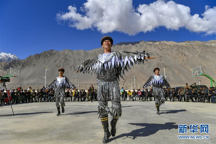 （新華全媒頭條&middot;圖文互動(dòng)）（13）飛吧，&ldquo;帕米爾雄鷹&rdquo;！