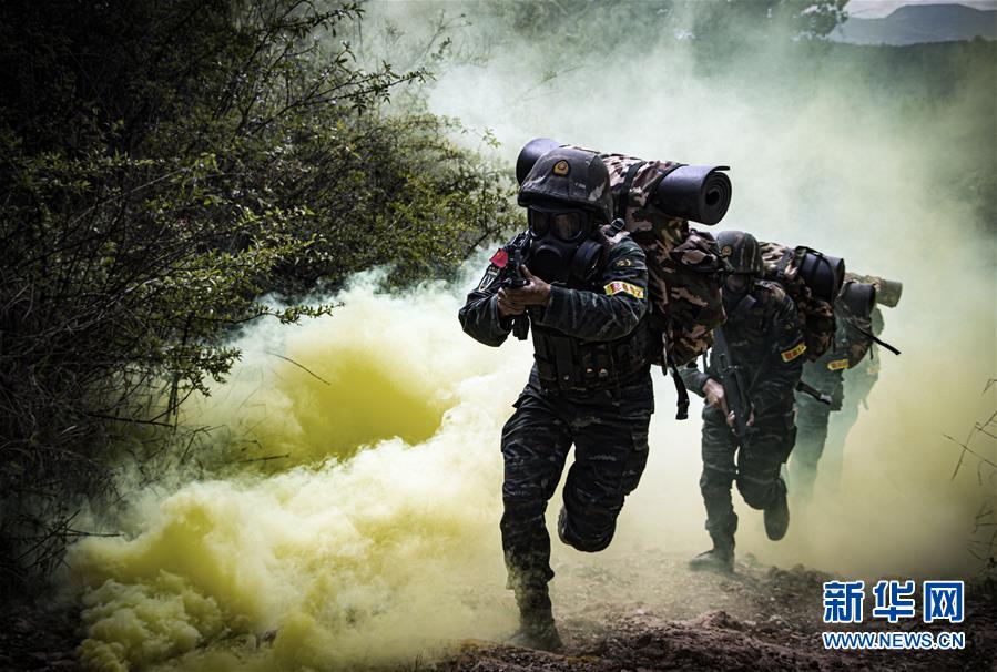 （圖文互動(dòng)）（11）武警部隊(duì)抓好常態(tài)化疫情防控條件下&ldquo;魔鬼周&rdquo;極限訓(xùn)練