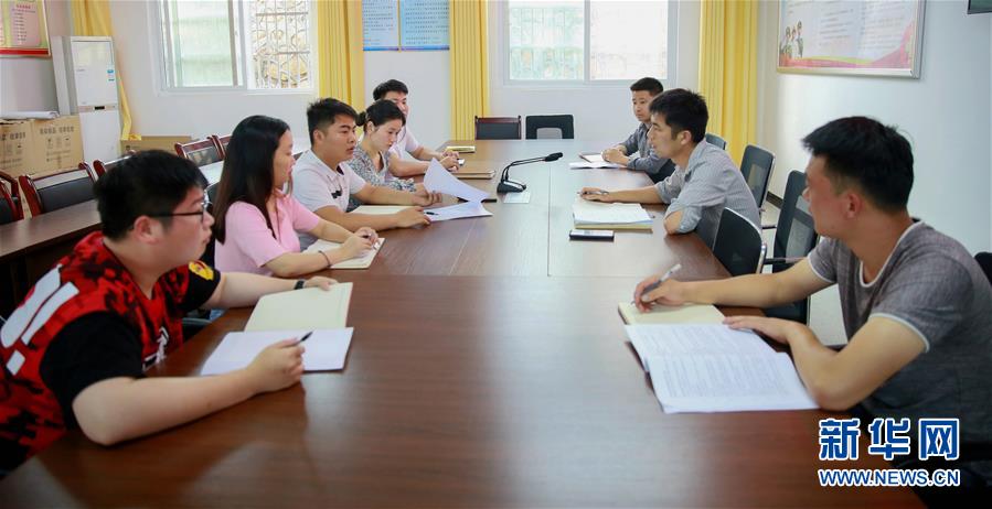  （新華全媒頭條&middot;圖文互動(dòng)）（4）青春，在希望的田野上&mdash;&mdash;大別山區(qū)尋訪&ldquo;城歸&rdquo;大學(xué)畢業(yè)生