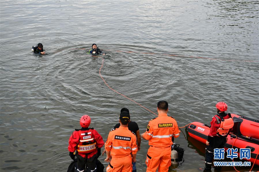 （社會）（3）貴州安順公交車墜入虹山湖水庫致21人死亡15人受傷