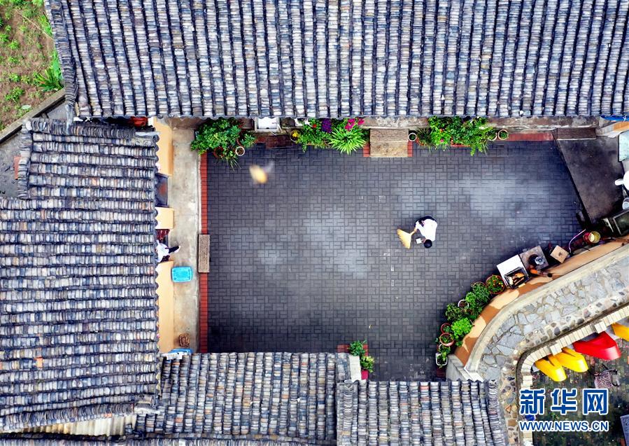 （新華全媒頭條&middot;走向我們的小康生活&middot;圖文互動(dòng)）（3）大山深處有&ldquo;新家&rdquo;&mdash;&mdash;大別山村繪出現(xiàn)代版&ldquo;富春山居圖&rdquo;