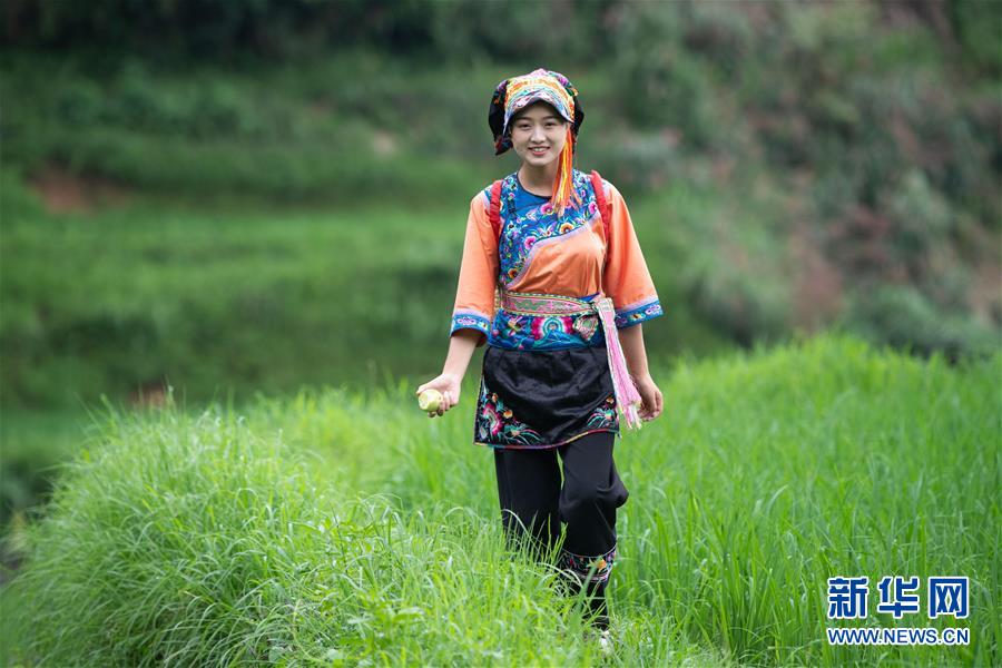 （新華全媒頭條&middot;走向我們的小康生活&middot;圖文互動）（4）那山，那人，那苗寨&mdash;&mdash;十八洞村三代人的奮斗史