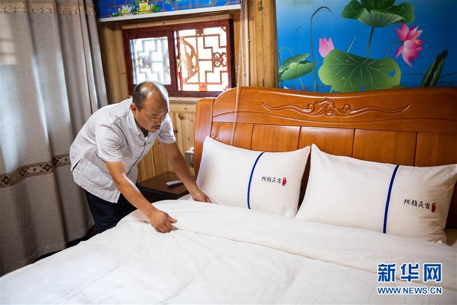 （新華全媒頭條&middot;走向我們的小康生活&middot;圖文互動）（3）那山，那人，那苗寨&mdash;&mdash;十八洞村三代人的奮斗史