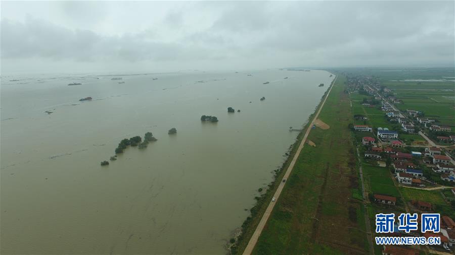 （防汛抗洪&middot;圖文互動(dòng)）（5）&ldquo;險(xiǎn)情不可怕，可怕的是不能及時(shí)發(fā)現(xiàn)險(xiǎn)情&rdquo;&mdash;&mdash;洞庭湖巡堤查險(xiǎn)現(xiàn)場直擊