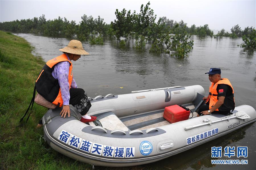（防汛抗洪&middot;一線人物&middot;圖文互動）（3）萬家燈火明 壩上有神兵&mdash;&mdash;安徽宿松長江大堤上的&ldquo;守護者聯(lián)盟&rdquo;群像