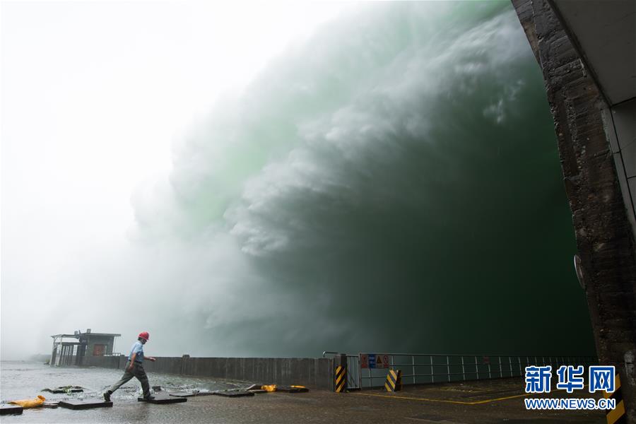 （在習近平新時代中國特色社會主義思想指引下&mdash;&mdash;新時代新作為新篇章&middot;習近平總書記關(guān)切事&middot;圖文互動）（1）黑科技 縛洪魔&mdash;&mdash;現(xiàn)代科技提升防汛救災(zāi)硬實力