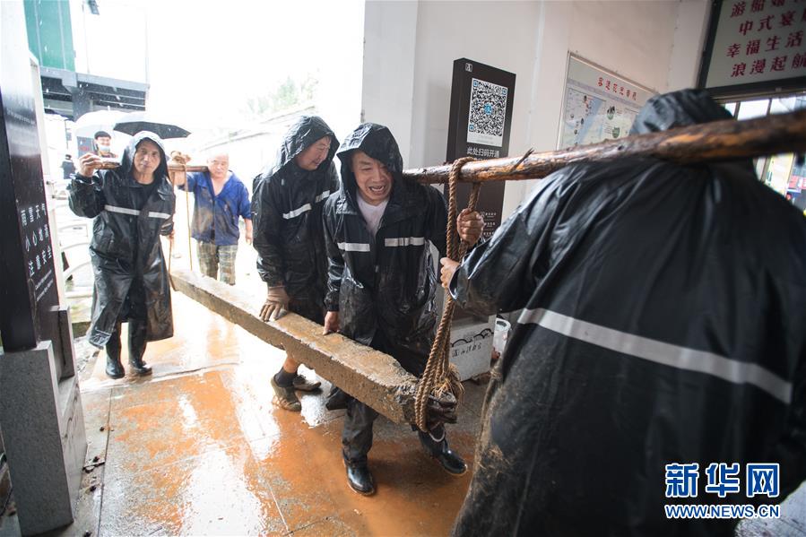 （在習(xí)近平新時(shí)代中國(guó)特色社會(huì)主義思想指引下&mdash;&mdash;新時(shí)代新作為新篇章&middot;習(xí)近平總書記關(guān)切事&middot;圖文互動(dòng)）（4）戰(zhàn)疫魔,斗洪魔&mdash;&mdash;湖北全力應(yīng)對(duì)防疫、防汛疊加&ldquo;雙考&rdquo;