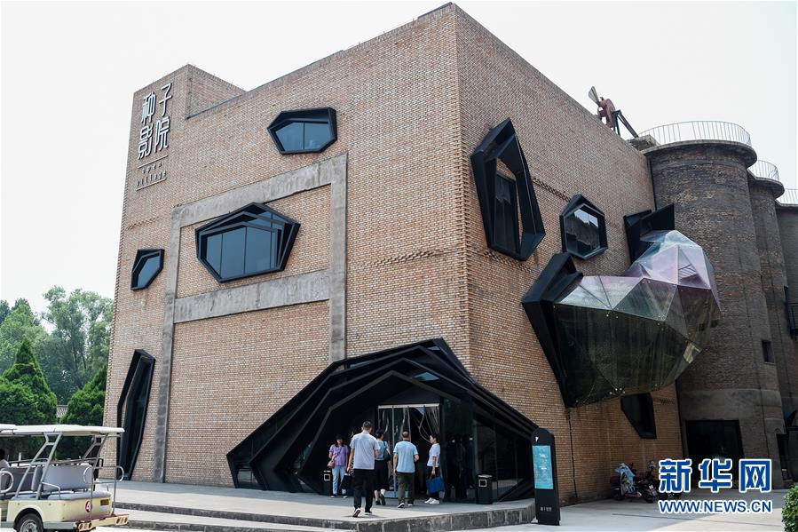 （新華全媒頭條&middot;走向我們的小康生活&middot;圖文互動）（8）我們村里的年輕人&mdash;&mdash;賈家莊追求美好生活的&ldquo;動力源泉&rdquo;