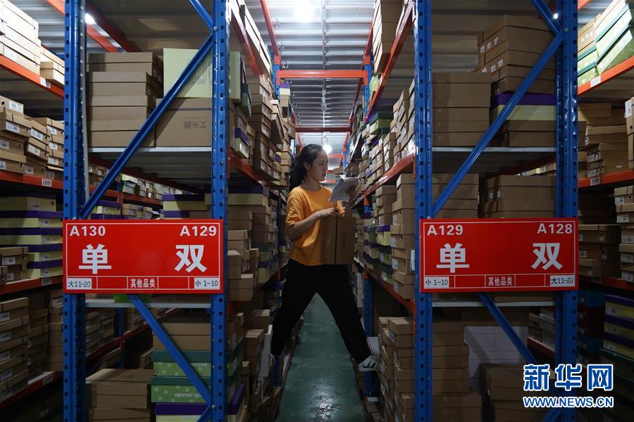 （民生直通車&middot;圖文互動）（5）生產(chǎn)線&ldquo;突圍&rdquo; 創(chuàng)新領跑&ldquo;下一站&rdquo;&mdash;&mdash;&ldquo;中國女鞋之都&rdquo;轉(zhuǎn)型升級之路