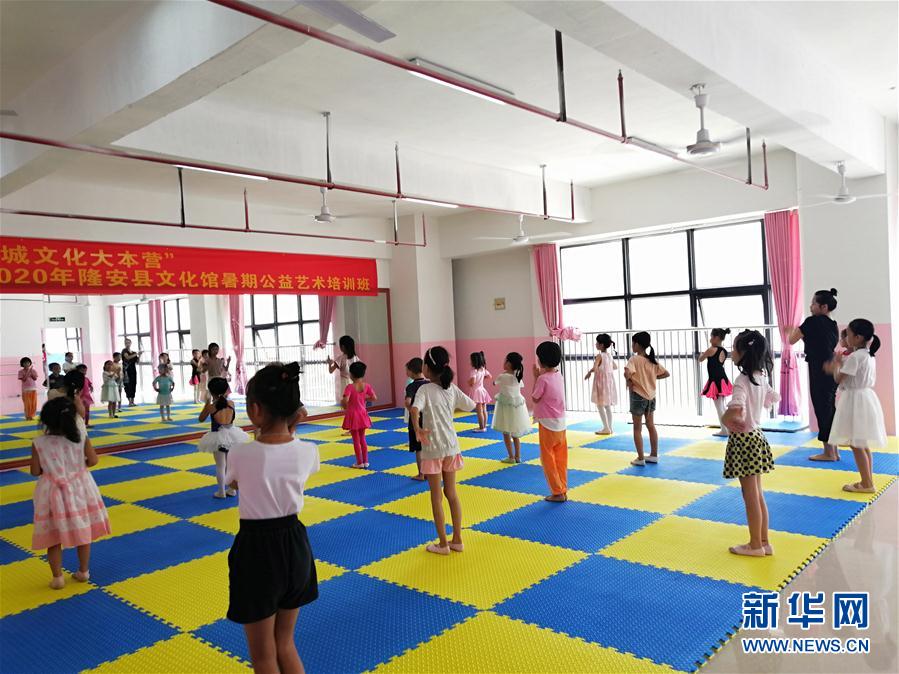 （特別的暑期生活&middot;圖文互動(dòng)）（2）她們的愿望，在這個(gè)假期實(shí)現(xiàn)&mdash;&mdash;廣西隆安易地扶貧搬遷安置區(qū)暑期見聞