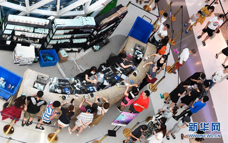 （在習近平新時代中國特色社會主義思想指引下&mdash;&mdash;新時代新作為新篇章&middot;習近平總書記關切事&middot;圖文互動）（2）感受開放新魅力&mdash;&mdash;海南自由貿易港建設開局觀察