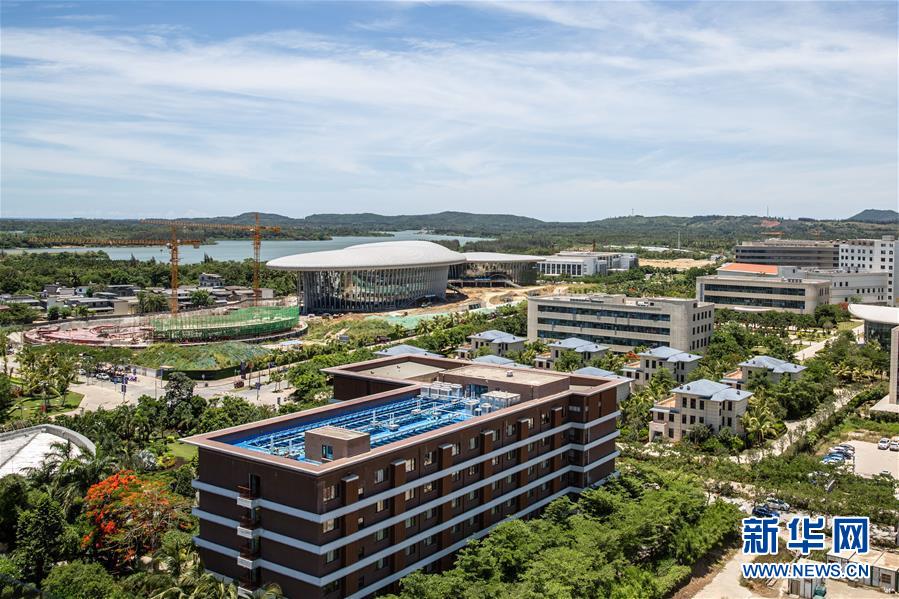 （在習近平新時代中國特色社會主義思想指引下&mdash;&mdash;新時代新作為新篇章&middot;習近平總書記關切事&middot;圖文互動）（13）感受開放新魅力&mdash;&mdash;海南自由貿易港建設開局觀察