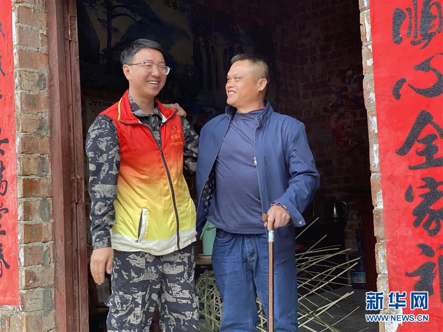 （在習(xí)近平新時(shí)代中國特色社會(huì)主義思想指引下&mdash;&mdash;新時(shí)代新作為新篇章&middot;習(xí)近平總書記關(guān)切事&middot;圖文互動(dòng)）（4）青春做伴，西部放歌&mdash;&mdash;走近扎根西部建設(shè)邊疆的大學(xué)生們