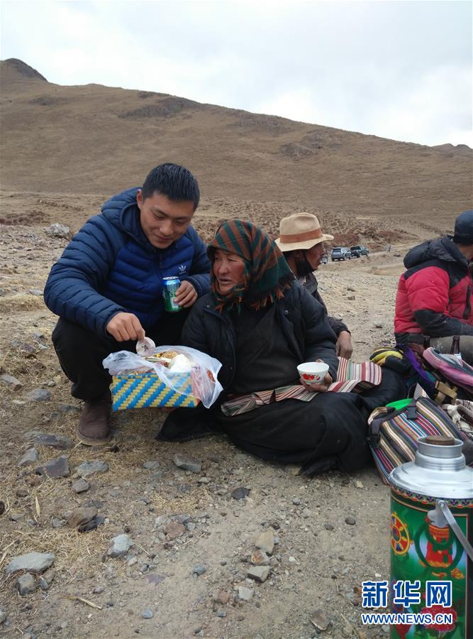 （在習(xí)近平新時(shí)代中國特色社會(huì)主義思想指引下&mdash;&mdash;新時(shí)代新作為新篇章&middot;習(xí)近平總書記關(guān)切事&middot;圖文互動(dòng)）（3）青春做伴，西部放歌&mdash;&mdash;走近扎根西部建設(shè)邊疆的大學(xué)生們