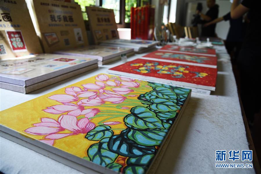 （走向我們的小康生活&middot;圖文互動(dòng)）（6）放下鋤頭拿畫筆&mdash;&mdash;山東青州農(nóng)民畫繪出美好新生活