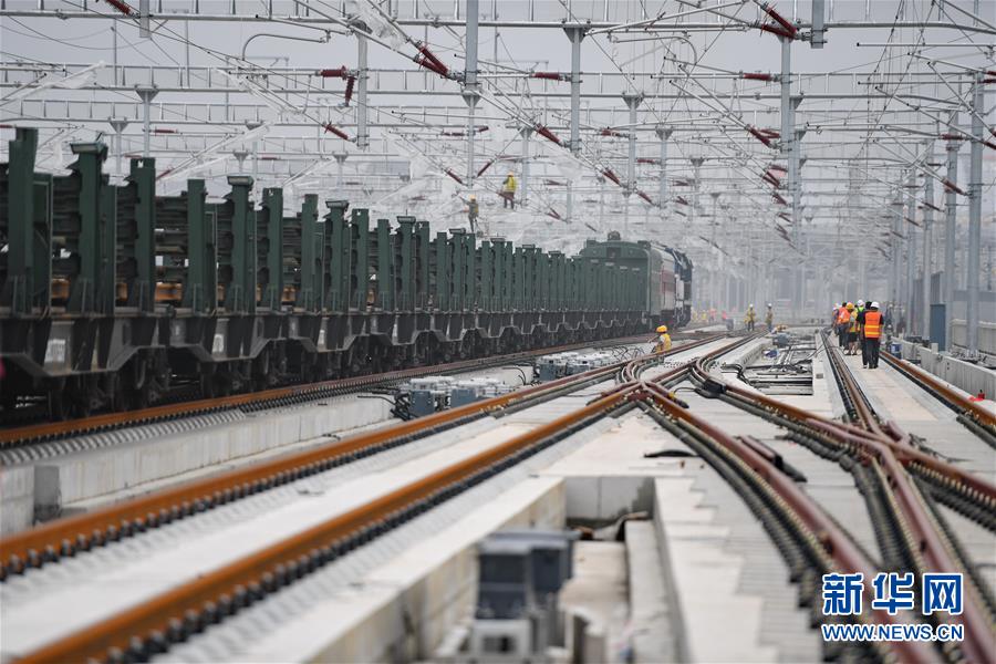 （新華全媒頭條&middot;圖文互動）（2）&ldquo;1毫米&rdquo;之內(nèi)的智慧與引領&mdash;&mdash;寫在智能高鐵京雄城際全線軌道貫通之際