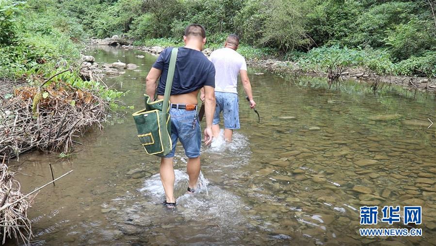 （高溫下的勞動者&middot;圖文互動）（1）高溫襲來，他們用雙手守護(hù)貧困大山