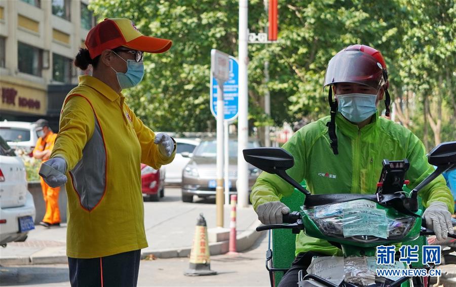 （總書記推動的改革身邊事&middot;文化改革篇）（4）特寫：&ldquo;生活便利了，環(huán)境變美了，人也舒心了&rdquo; &mdash;&mdash;感受基層文明實踐站里的惠民服務(wù)