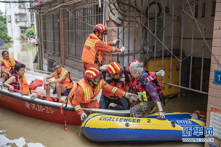 （防汛抗洪&middot;圖文互動(dòng)）（11）筑起防大汛的堅(jiān)強(qiáng)防線&mdash;&mdash;重慶防御長(zhǎng)江、嘉陵江過(guò)境洪峰現(xiàn)場(chǎng)記錄