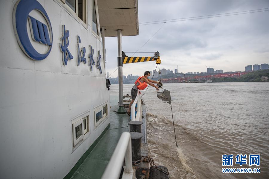 （防汛抗洪&middot;圖文互動(dòng)）（6）筑起防大汛的堅(jiān)強(qiáng)防線&mdash;&mdash;重慶防御長(zhǎng)江、嘉陵江過(guò)境洪峰現(xiàn)場(chǎng)記錄