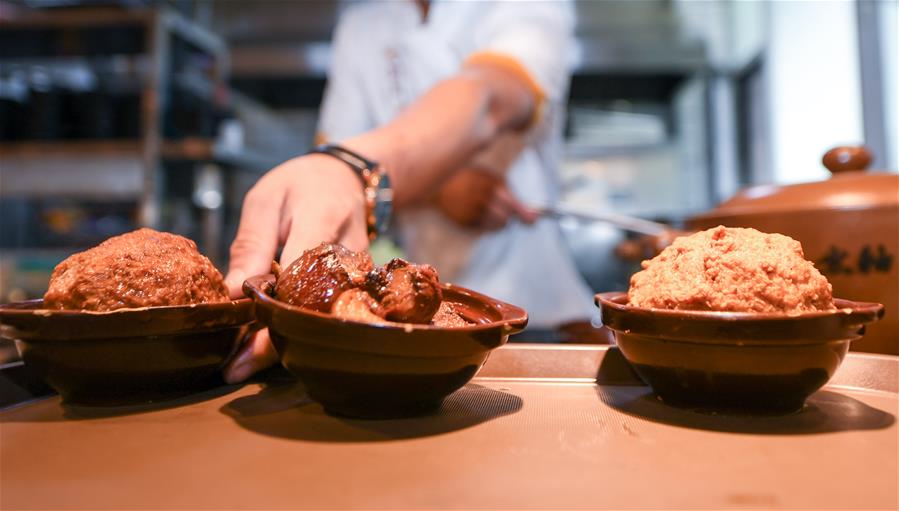 （在習(xí)近平新時代中國特色社會主義思想指引下&mdash;&mdash;新時代新作為新篇章&middot;習(xí)近平總書記關(guān)切事&middot;圖文互動）（2）讓&ldquo;舌尖上的節(jié)約&rdquo;成為習(xí)慣&mdash;&mdash;全社會營造浪費(fèi)可恥、節(jié)約為榮的氛圍掃描