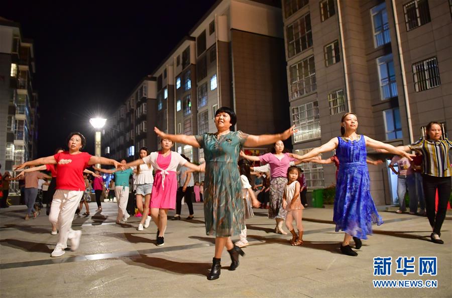 （走向我們的小康生活&middot;圖文互動(dòng)）（4）&ldquo;樓上過(guò)日子，樓下賺票子&rdquo;&mdash;&mdash;來(lái)自陜西安康的易地扶貧搬遷一線觀察