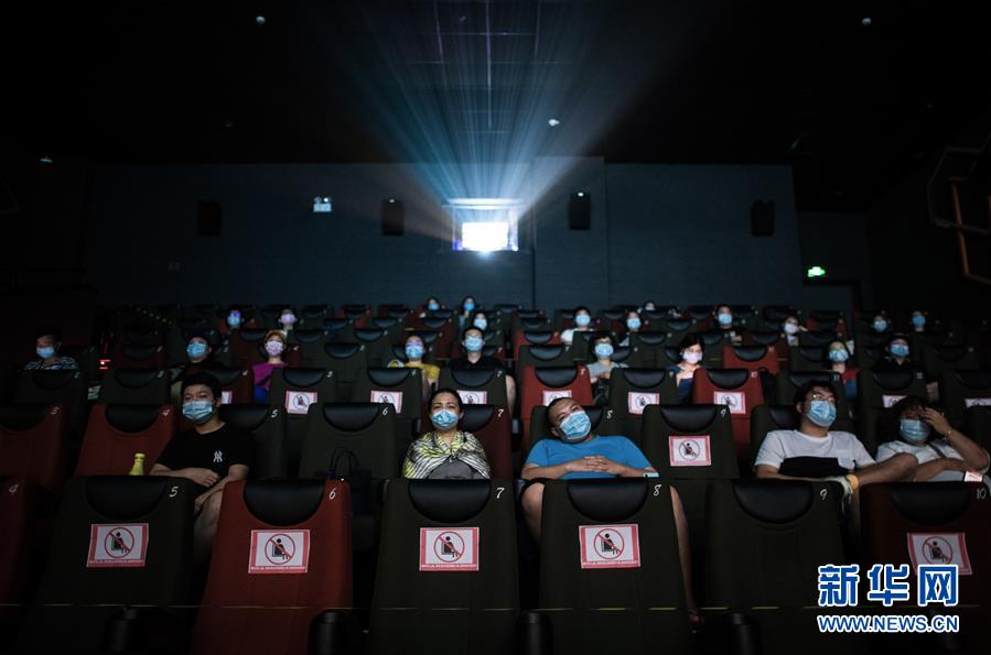 （在習(xí)近平新時(shí)代中國(guó)特色社會(huì)主義思想指引下&mdash;&mdash;新時(shí)代新作為新篇章&middot;習(xí)近平總書記關(guān)切事&middot;圖文互動(dòng)）（1）消費(fèi)回暖市聲新&mdash;&mdash;內(nèi)需動(dòng)力不斷釋放的市場(chǎng)觀察