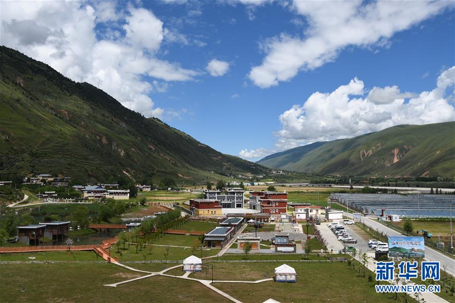 （鄉(xiāng)村振興&middot;圖文互動）（2）村里來了位&ldquo;掏糞書記&rdquo;