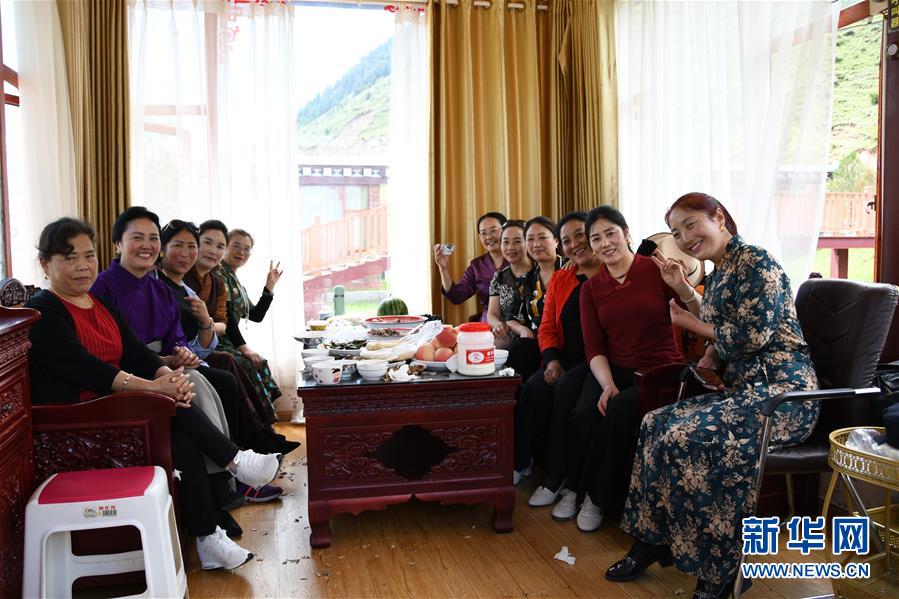 （鄉(xiāng)村振興&middot;圖文互動）（3）村里來了位&ldquo;掏糞書記&rdquo;