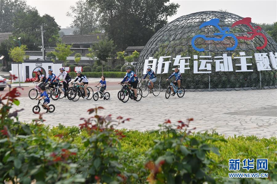 （走向我們的小康生活&middot;圖文互動）（3）小山村辦起&ldquo;騎行俱樂部&rdquo;&mdash;&mdash;鄉(xiāng)村變富變美帶來的新鮮事