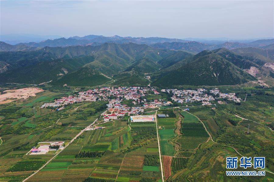 （新華全媒頭條&middot;走向我們的小康生活&middot;圖文互動(dòng)）（13）長(zhǎng)城腳下，小康村串成&ldquo;珍珠鏈&rdquo;