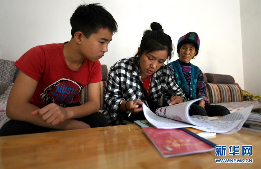 （熱點鮮報&middot;圖文互動）（6）為了大涼山的下一代，她奔赴在助學(xué)路上