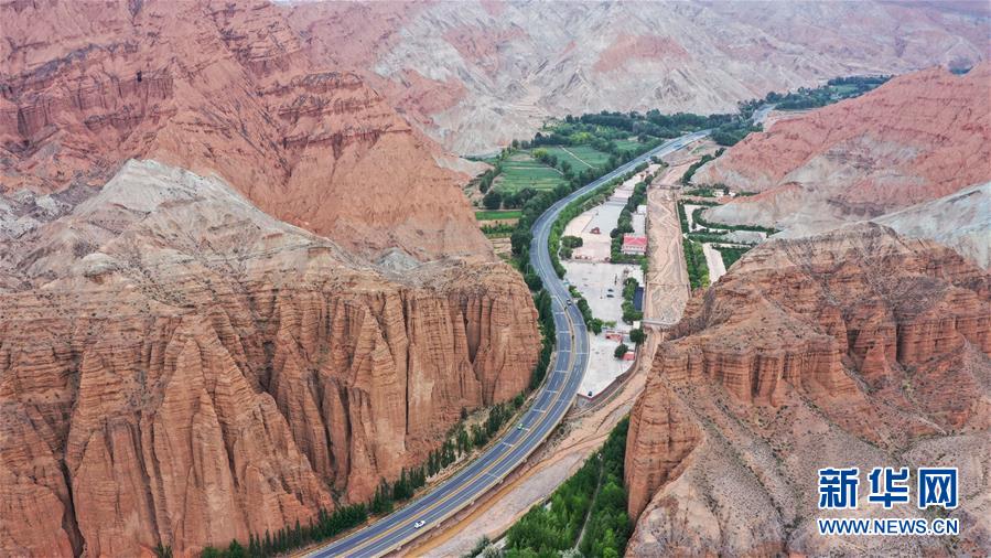 （新華全媒頭條&middot;走向我們的小康生活&middot;決戰(zhàn)決勝脫貧攻堅(jiān)&middot;圖文互動）（8）高原上綻放的光芒&mdash;&mdash;來自青海攻克深度貧困堡壘的故事