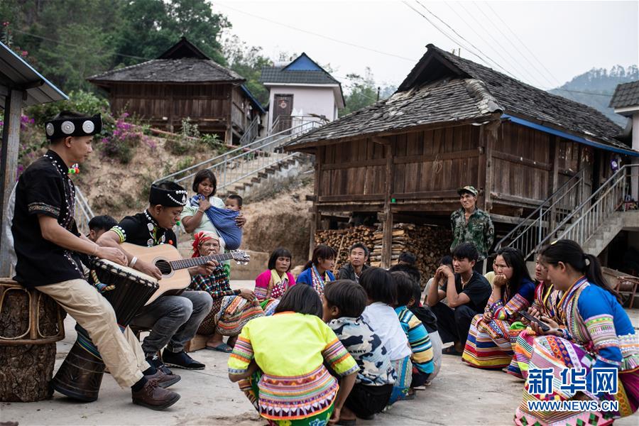 （新華全媒頭條&middot;決戰(zhàn)決勝脫貧攻堅(jiān)&middot;督戰(zhàn)未摘帽貧困縣&middot;圖文互動）（4）脫貧的歌聲&mdash;&mdash;云南直過民族和人口較少民族共入新時代