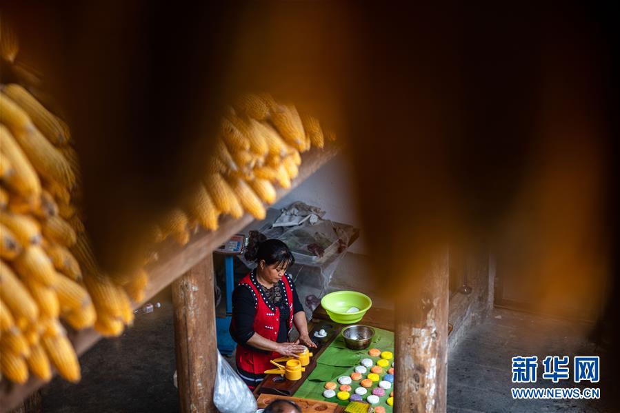 （新華全媒頭條&middot;決戰(zhàn)決勝脫貧攻堅(jiān)&middot;督戰(zhàn)未摘帽貧困縣&middot;圖文互動）（9）脫貧的歌聲&mdash;&mdash;云南直過民族和人口較少民族共入新時代