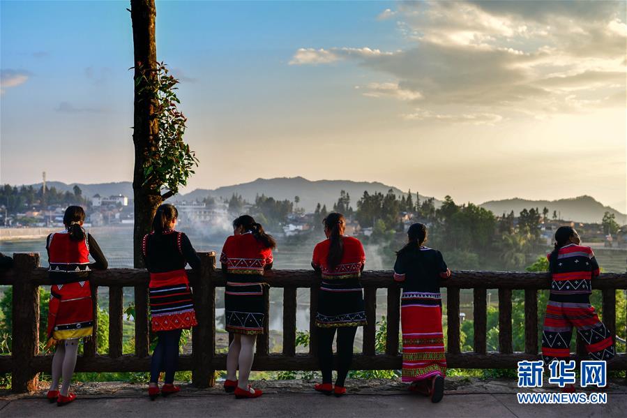 （新華全媒頭條&middot;決戰(zhàn)決勝脫貧攻堅(jiān)&middot;督戰(zhàn)未摘帽貧困縣&middot;圖文互動）（13）脫貧的歌聲&mdash;&mdash;云南直過民族和人口較少民族共入新時代