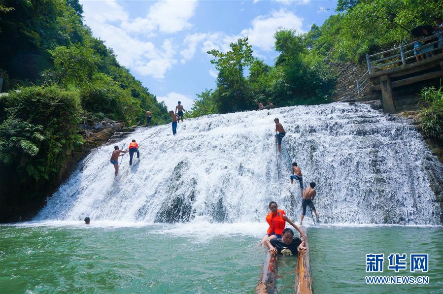 （集中連片特困地區(qū)貧困村調(diào)研行&middot;圖文互動(dòng)）（5）百果園里幸福長(zhǎng)&mdash;&mdash;湖南鳳凰縣菖蒲塘村脫貧調(diào)查