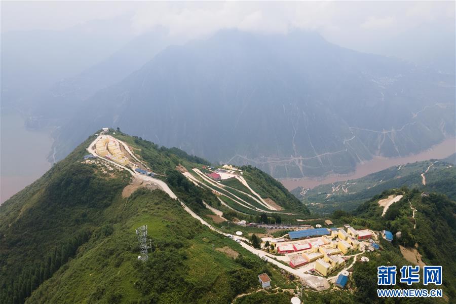 （新華全媒頭條&middot;圖文互動(dòng)）（1）決戰(zhàn)決勝奪取脫貧攻堅(jiān)戰(zhàn)全面勝利&mdash;&mdash;寫在第7個(gè)國(guó)家扶貧日之際