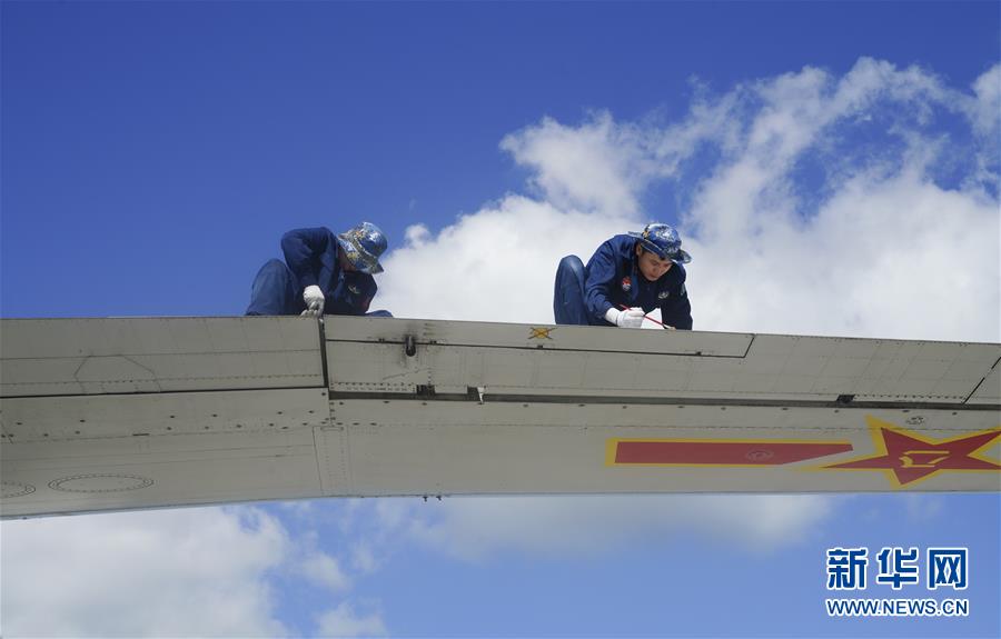 （在習(xí)近平強(qiáng)軍思想指引下&middot;我們?cè)趹?zhàn)位報(bào)告&middot;圖文互動(dòng)）（1）偵天探海 狩獵?？?mdash;&mdash;南部戰(zhàn)區(qū)海軍航空兵某師加速轉(zhuǎn)型提升新質(zhì)戰(zhàn)斗力記事