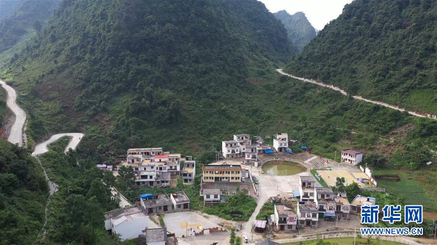 （新華全媒頭條&middot;圖文互動(dòng)）（1）木棉花開(kāi)紅勝火&mdash;&mdash;廣西千里邊境線(xiàn)脫貧紀(jì)實(shí)